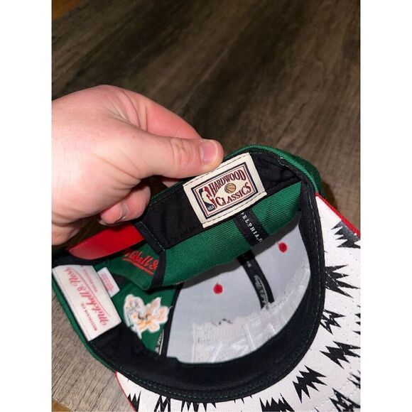 Mitchell & Ness Bait Snapback Milwaukee Bucks Hat Cap - Picture 7 of 8